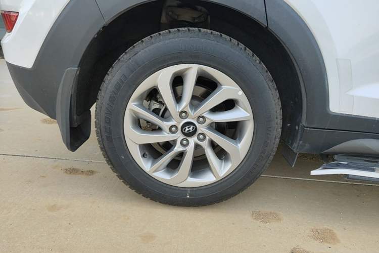 Used Hyundai Tucson 2015 1.6T Dual-Clutch Two-Wheel-Drive Smart Model Right Rear Wheel Hub