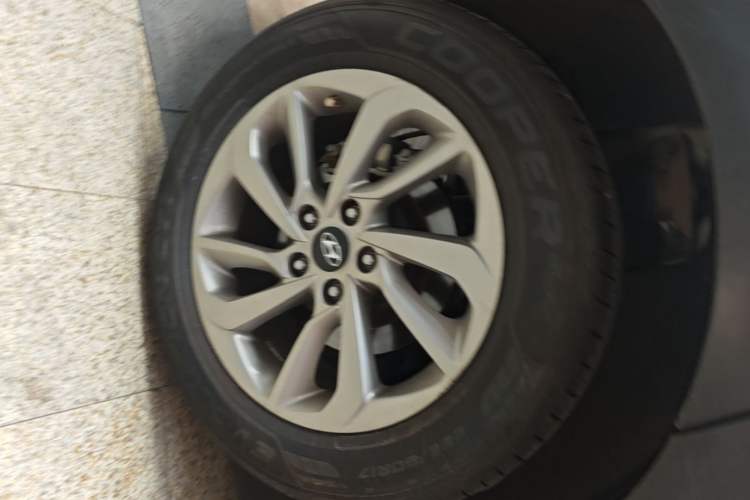 Used Hyundai Tucson 2015 1.6T Dual-Clutch Two-Wheel-Drive Smart Model Right Rear Wheel Hub