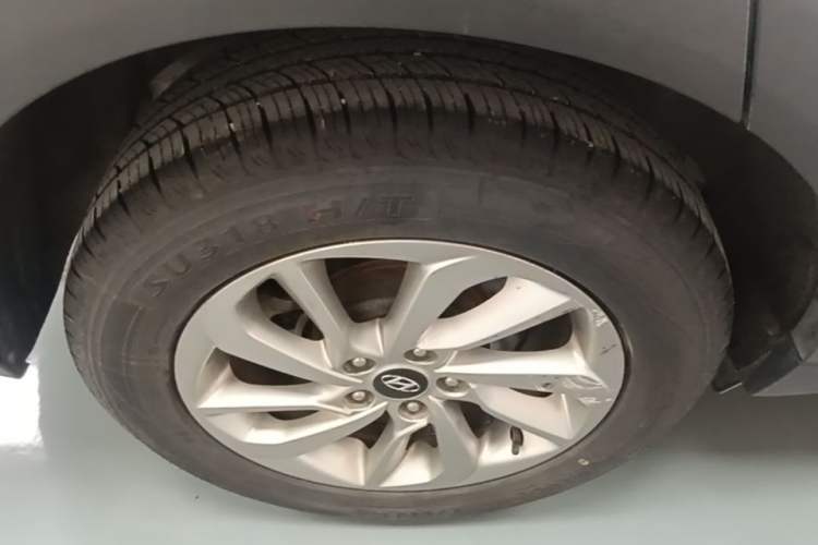 Used Hyundai Tucson 2015 1.6T Dual-Clutch Two-Wheel-Drive Smart Model Right Rear Wheel Hub