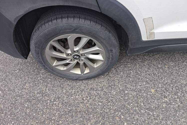 Used Hyundai Tucson 2015 1.6T Dual-Clutch Two-Wheel-Drive Smart Model Right Rear Wheel Hub