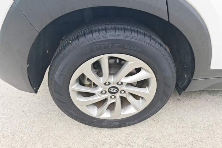 Used Hyundai Tucson 2015 1.6T Dual-Clutch Two-Wheel-Drive Smart Model Right Rear Wheel Hub
