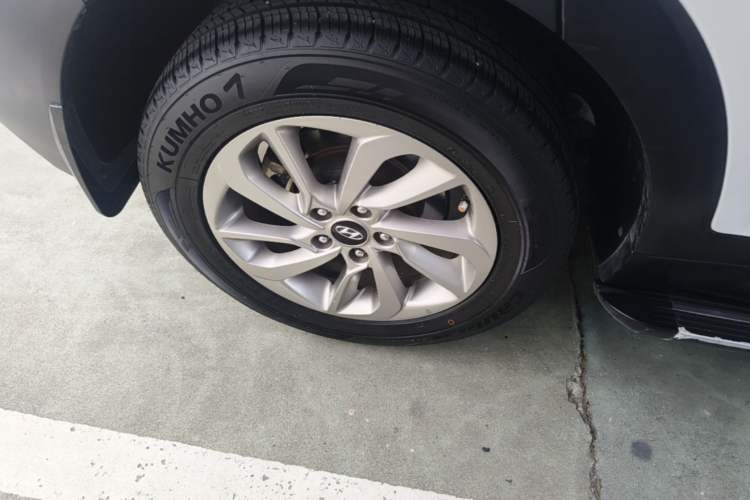 Used Hyundai Tucson 2015 1.6T Dual-Clutch Two-Wheel-Drive Smart Model Right Rear Wheel Hub