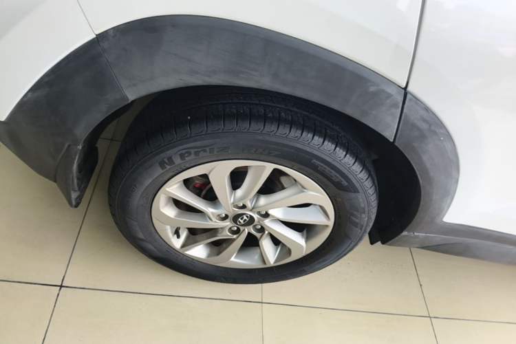 Used Hyundai Tucson 2015 1.6T Dual-Clutch Two-Wheel-Drive Smart Model Right Rear Wheel Hub