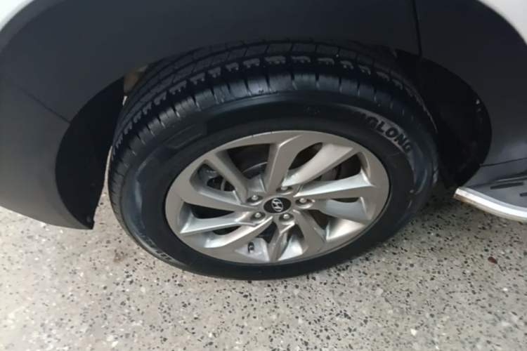 Used Hyundai Tucson 2015 1.6T Dual-Clutch Two-Wheel-Drive Smart Model Right Rear Wheel Hub
