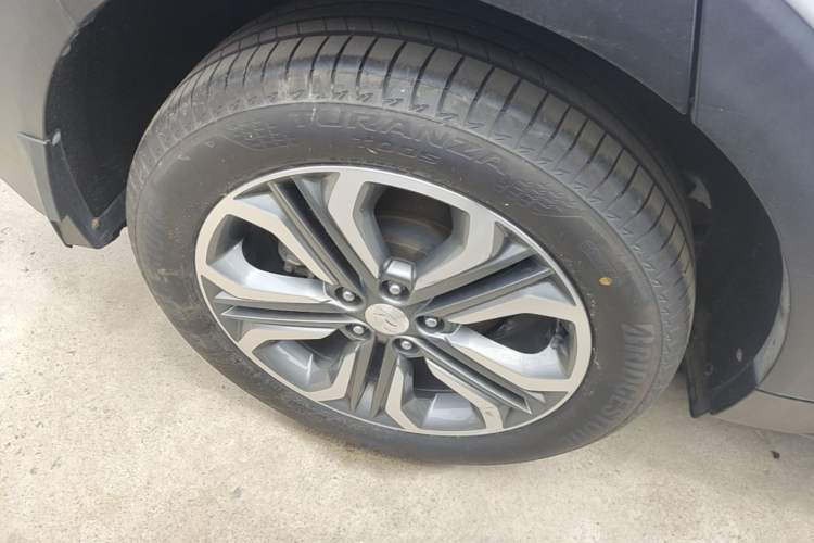Used Hyundai Tucson 2015 1.6T Dual-Clutch Two-Wheel-Drive Leading Model Right Rear Wheel Hub