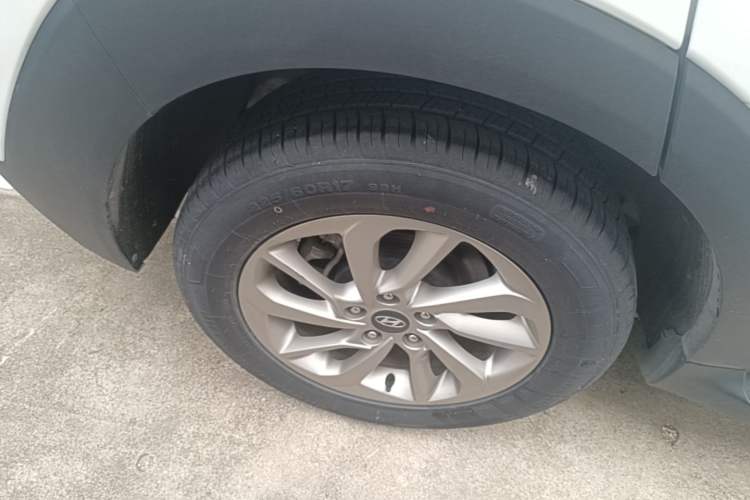 Used Hyundai Tucson 2015 1.6T Dual-Clutch Two-Wheel-Drive Smart Model Right Rear Wheel Hub