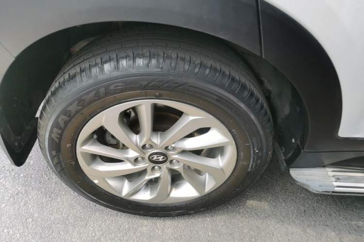 Used Hyundai Tucson 2015 1.6T Dual-Clutch Two-Wheel-Drive Smart Model Right Rear Wheel Hub