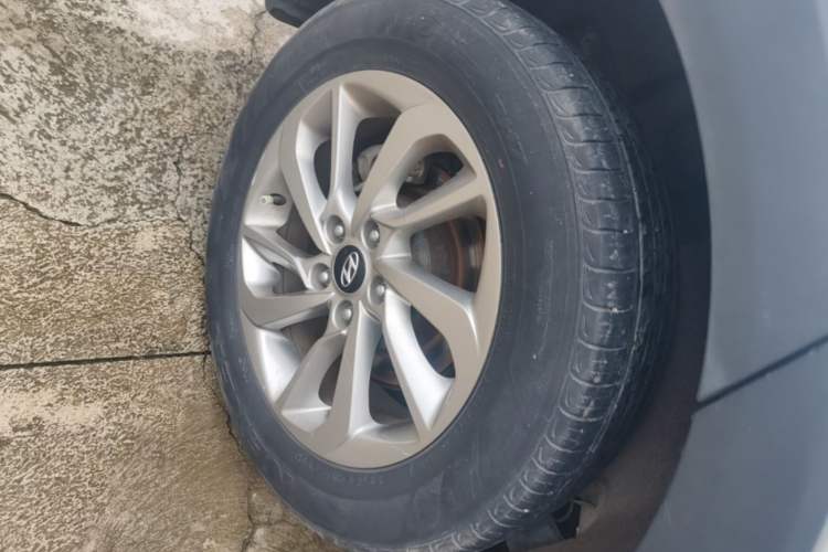 Used Hyundai Tucson 2015 1.6T Dual-Clutch Two-Wheel-Drive Smart Model Right Rear Wheel Hub