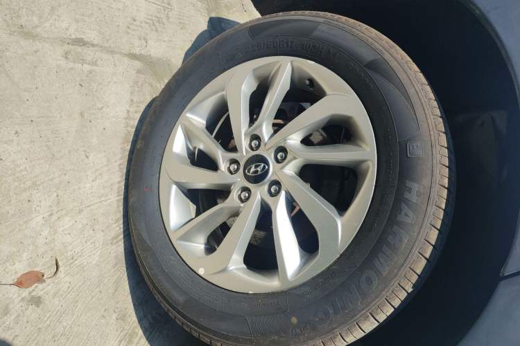 Used Hyundai Tucson 2015 1.6T Dual-Clutch Two-Wheel-Drive Smart Model Right Rear Wheel Hub