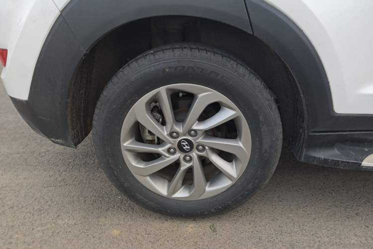 Used Hyundai Tucson 2015 1.6T Dual-Clutch Two-Wheel-Drive Smart Model Right Rear Wheel Hub