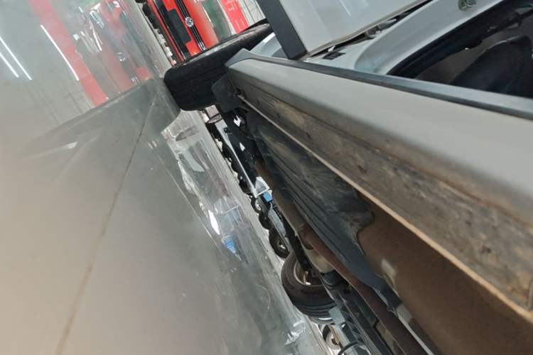 Used Hyundai Tucson 2015 2.0L Automatic Two-Wheel Drive Smart Version Right Side Sill