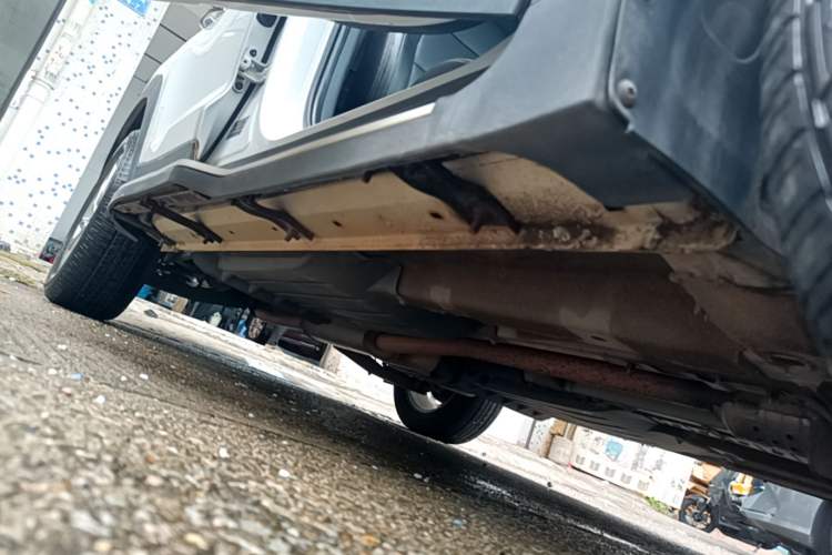 Used Hyundai Tucson 2015 2.0L Automatic Two-Wheel Drive Smart Version Right Side Sill