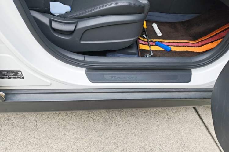 Used Hyundai Tucson 2015 1.6T Dual-Clutch Two-Wheel-Drive Smart Model Right Side Sill