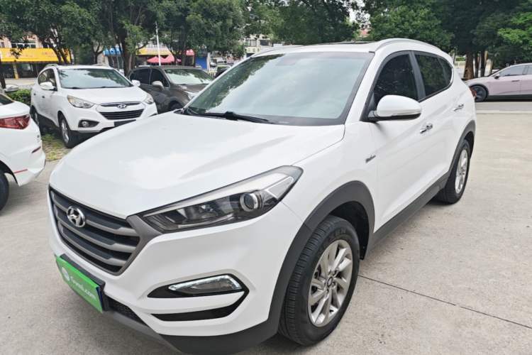 Used Hyundai Tucson 2015 1.6T Dual-Clutch Two-Wheel-Drive Smart Model Guazi used car, China used car export, Used car for sale, Used  cars, Cheapest cars for sale
