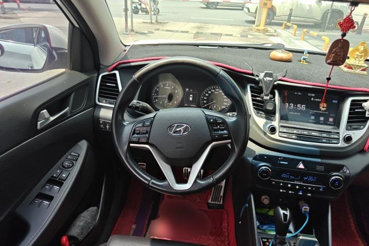 Used Hyundai Tucson 2015 1.6T Dual-Clutch Two-Wheel-Drive Leading Model Steering Wheel
