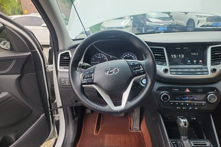 Used Hyundai Tucson 2015 1.6T Dual-Clutch Two-Wheel-Drive Smart Model Steering Wheel