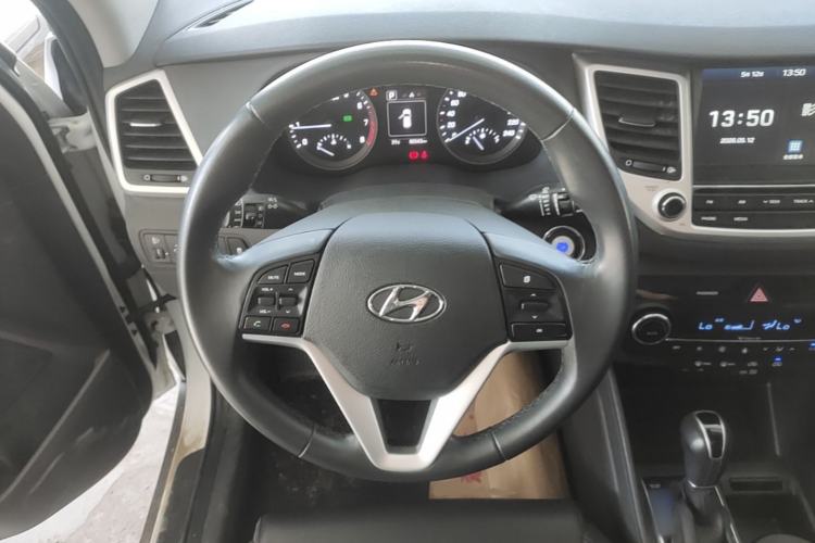 Used Hyundai Tucson 2015 1.6T Dual-Clutch Two-Wheel-Drive Smart Model Steering Wheel