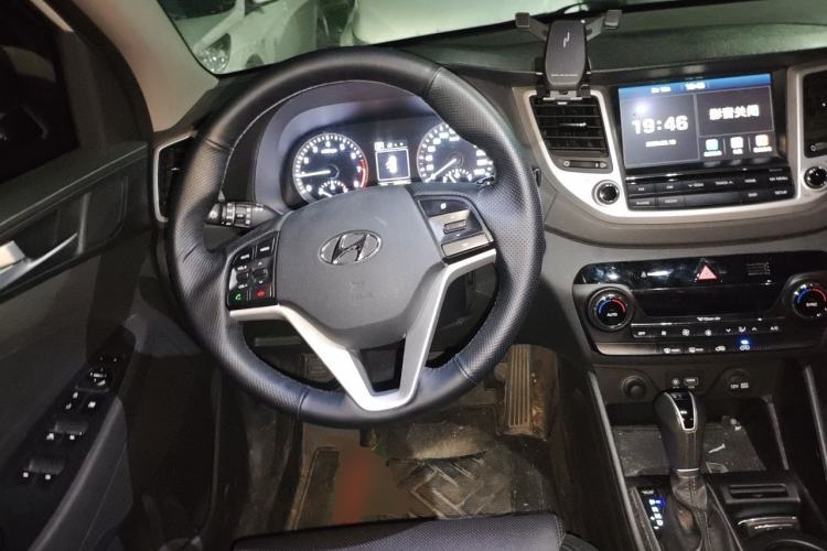 Used Hyundai Tucson 2015 1.6T Dual-Clutch Two-Wheel-Drive Smart Model Steering Wheel