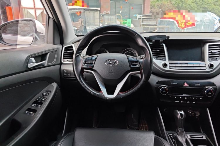 Used Hyundai Tucson 2015 1.6T Dual-Clutch Two-Wheel-Drive Smart Model Steering Wheel