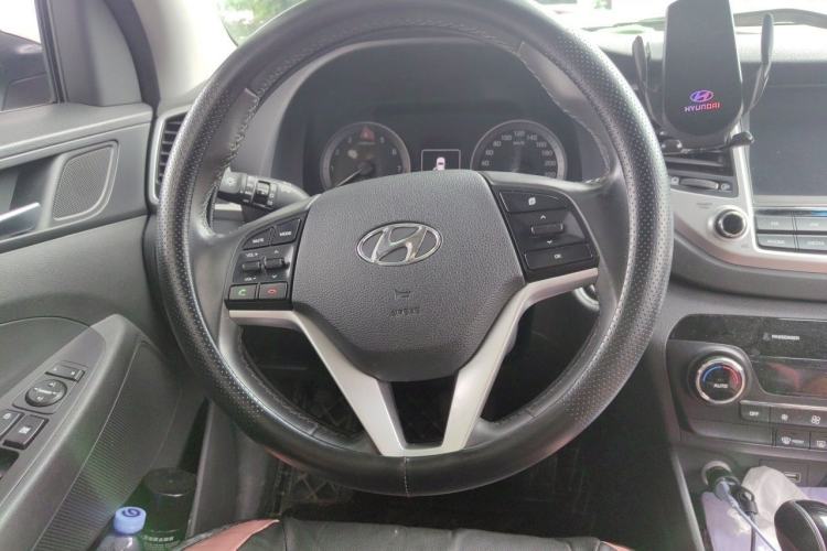 Used Hyundai Tucson 2015 1.6T Dual-Clutch Two-Wheel-Drive Smart Model Steering Wheel