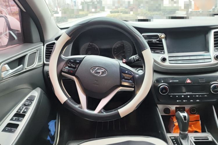 Used Hyundai Tucson 2015 1.6T Dual-Clutch Two-Wheel-Drive Smart Model Steering Wheel