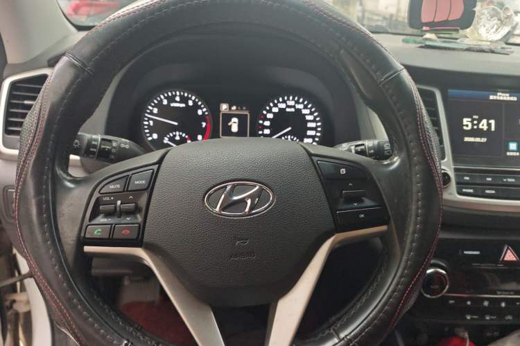 Used Hyundai Tucson 2015 1.6T Dual-Clutch Two-Wheel-Drive Smart Model Steering Wheel
