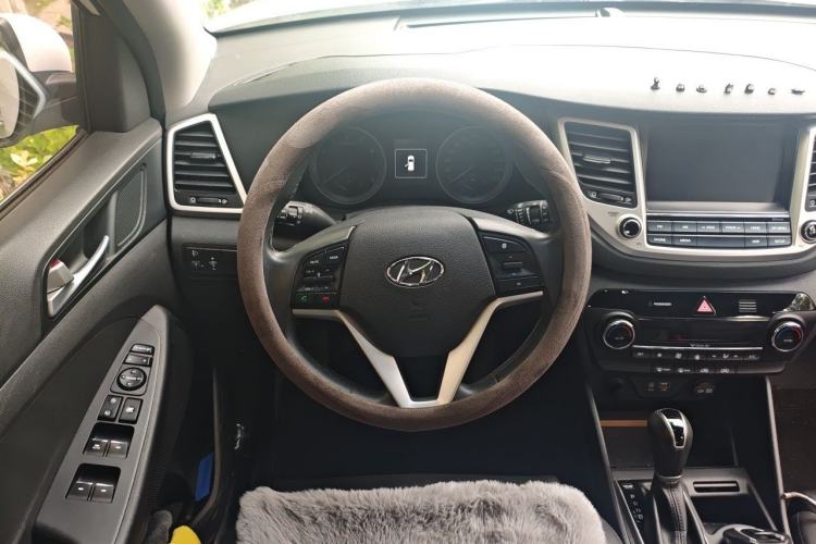 Used Hyundai Tucson 2015 1.6T Dual-Clutch Two-Wheel-Drive Leading Model Steering Wheel