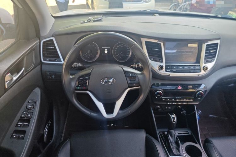 Used Hyundai Tucson 2015 1.6T Dual-Clutch Two-Wheel-Drive Smart Model Steering Wheel