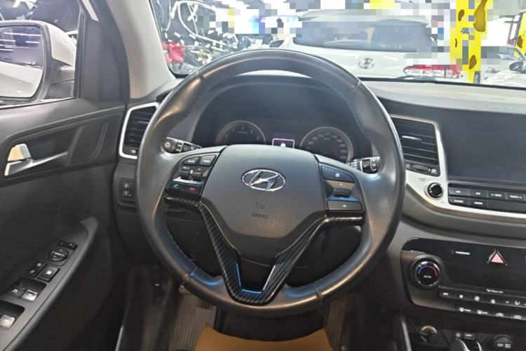 Used Hyundai Tucson 2015 1.6T Dual-Clutch Two-Wheel-Drive Smart Model Steering Wheel
