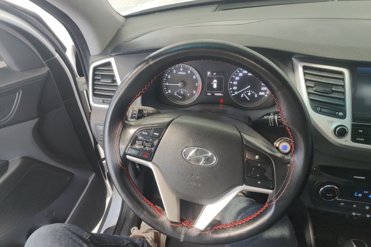 Used Hyundai Tucson 2015 1.6T Dual-Clutch Two-Wheel-Drive Smart Model Steering Wheel