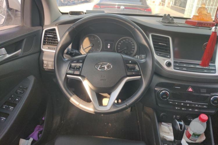 Used Hyundai Tucson 2015 1.6T Dual-Clutch Two-Wheel-Drive Smart Model Steering Wheel