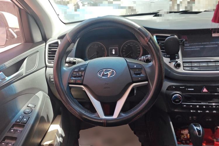 Used Hyundai Tucson 2015 1.6T Dual-Clutch Two-Wheel-Drive Smart Model Steering Wheel