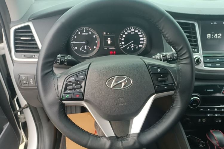 Used Hyundai Tucson 2015 1.6T Dual-Clutch Two-Wheel-Drive Smart Model Steering Wheel