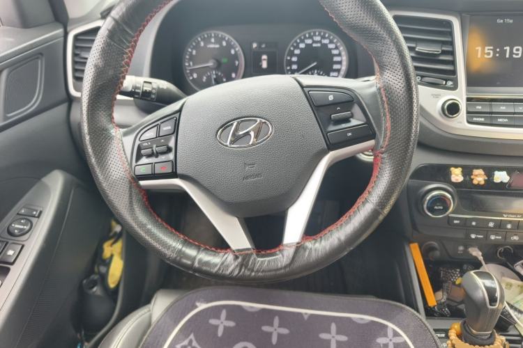 Used Hyundai Tucson 2015 1.6T Dual-Clutch Two-Wheel-Drive Smart Model Steering Wheel