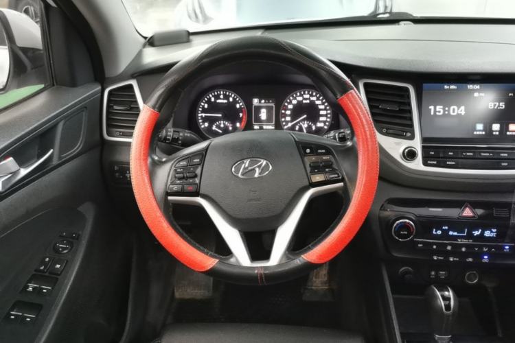 Used Hyundai Tucson 2015 1.6T Dual-Clutch Two-Wheel-Drive Smart Model Steering Wheel
