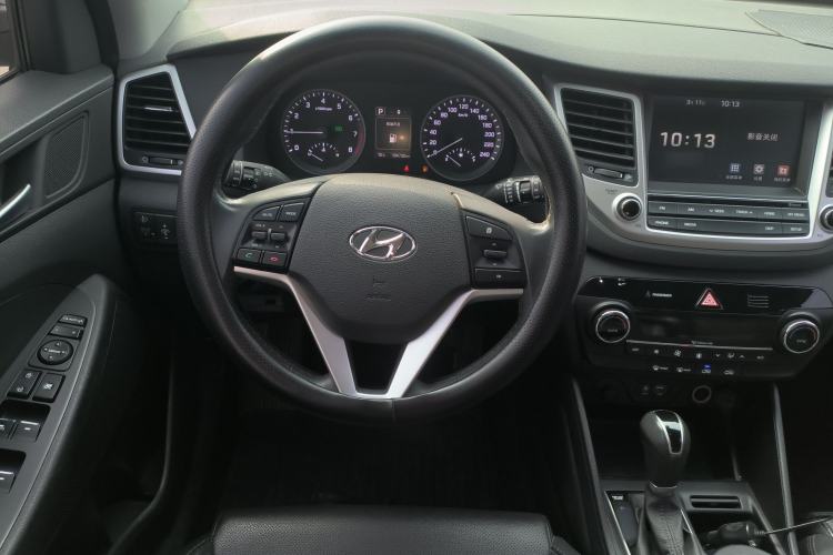 Used Hyundai Tucson 2015 1.6T Dual-Clutch Two-Wheel-Drive Leading Model Steering Wheel