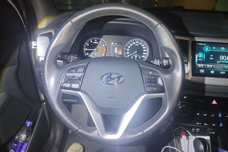 Used Hyundai Tucson 2015 2.0L Automatic Two-Wheel Drive Smart Version Steering Wheel