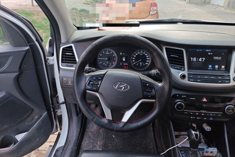 Used Hyundai Tucson 2015 1.6T Dual-Clutch Two-Wheel-Drive Smart Model Steering Wheel