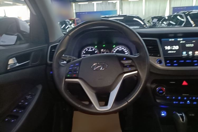Used Hyundai Tucson 2015 1.6T Dual-Clutch Two-Wheel-Drive Smart Model Steering Wheel