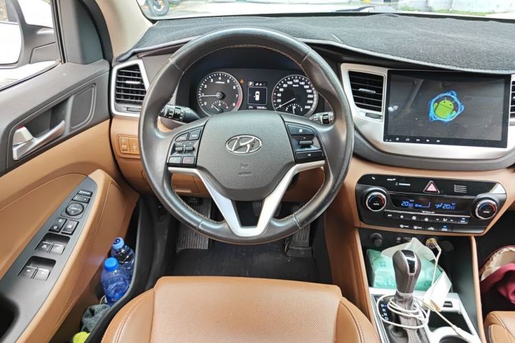 Used Hyundai Tucson 2015 1.6T Dual-Clutch Two-Wheel-Drive Leading Model Steering Wheel