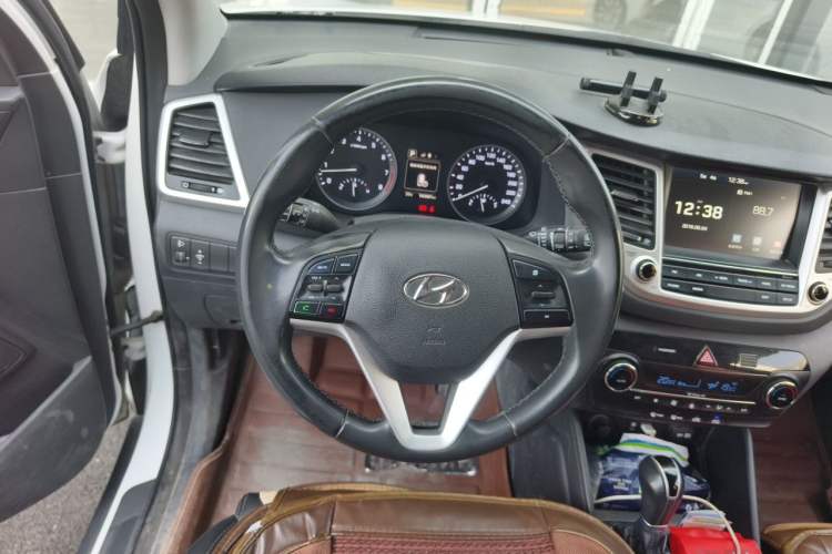 Used Hyundai Tucson 2015 1.6T Dual-Clutch Two-Wheel-Drive Smart Model Steering Wheel