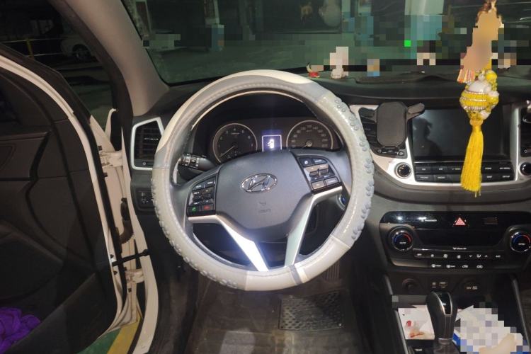 Used Hyundai Tucson 2015 1.6T Dual-Clutch Two-Wheel-Drive Smart Model Steering Wheel