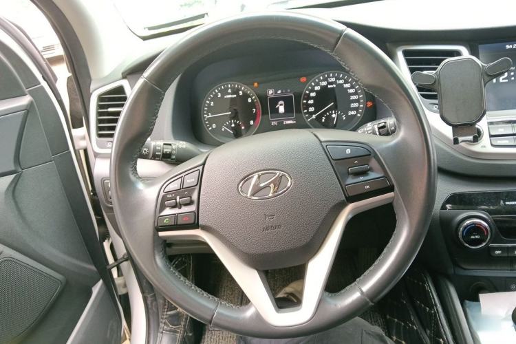 Used Hyundai Tucson 2015 1.6T Dual-Clutch Two-Wheel-Drive Smart Model Steering Wheel