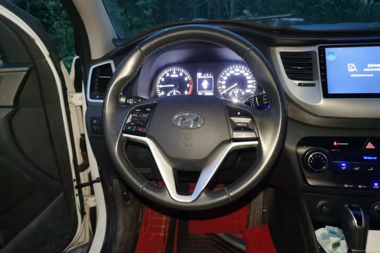 Used Hyundai Tucson 2015 2.0L Automatic Two-Wheel Drive Smart Version Steering Wheel