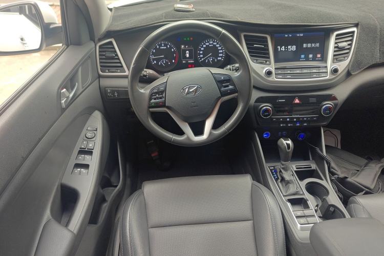 Used Hyundai Tucson 2015 1.6T Dual-Clutch Two-Wheel-Drive Smart Model Steering Wheel