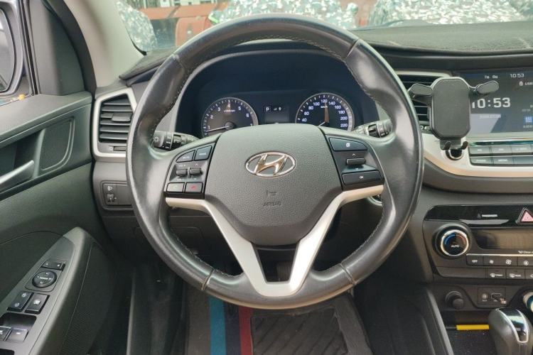 Used Hyundai Tucson 2015 1.6T Dual-Clutch Two-Wheel-Drive Smart Model Steering Wheel