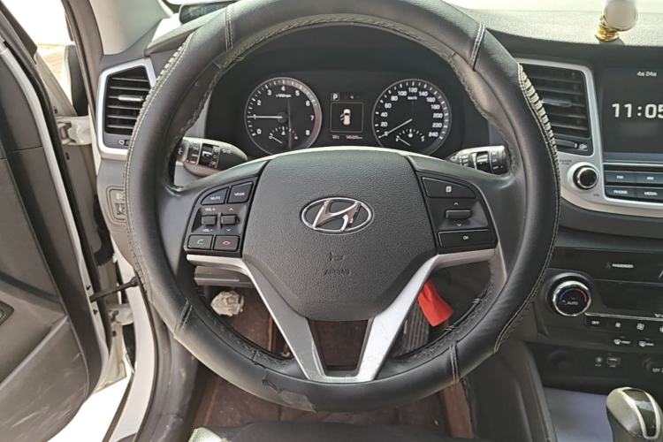 Used Hyundai Tucson 2015 1.6T Dual-Clutch Two-Wheel-Drive Smart Model Steering Wheel