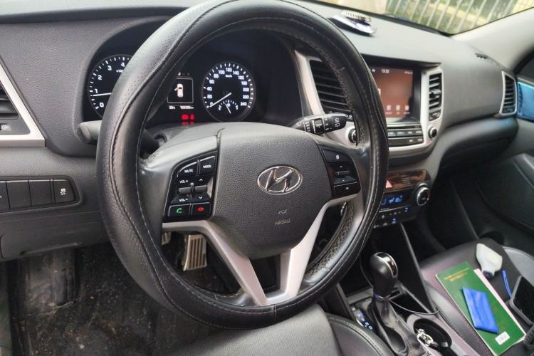 Used Hyundai Tucson 2015 1.6T Dual-Clutch Two-Wheel-Drive Smart Model Steering Wheel