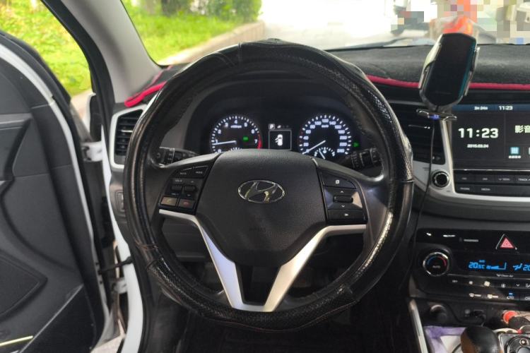 Used Hyundai Tucson 2015 1.6T Dual-Clutch Two-Wheel-Drive Smart Model Steering Wheel