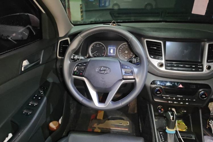 Used Hyundai Tucson 2015 1.6T Dual-Clutch Two-Wheel-Drive Smart Model Steering Wheel